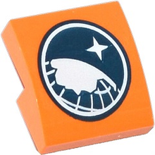 Part 15068pb004 - Slope, Curved 2 x 2 x 2/3 with Dark Blue and White Arctic Explorer Logo Pattern - De BrickPlaats