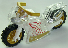 Part 18895c04pb01 - Motorcycle Sport Bike with White Frame, Pearl Gold Wheels and Angular Handlebars with Wonder Woman Pattern on Both Sides (Stickers) - Set 41235 - De BrickPlaats