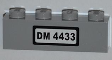 Part 3010pb156 - Brick 1 x 4 with 'DM 4433' on White Background Pattern (Sticker) - Set 4433 - De BrickPlaats
