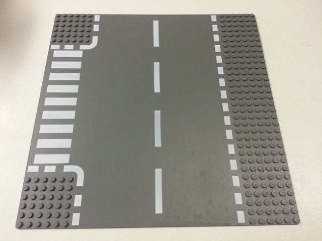 Part 44341px2 - Baseplate, Road 32 x 32 6-Stud T Intersection with White Dashed Lines and Crosswalk Pattern - De BrickPlaats