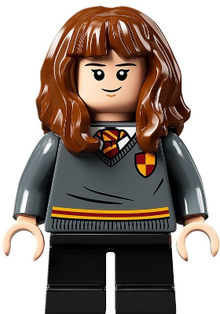Minifig hp272 - Hermione Granger - Gryffindor Sweater with Crest, Black Short Legs - De BrickPlaats