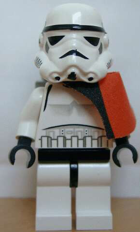 Minifig sw0109a - Sandtrooper - Orange Pauldron (Solid), No Survival Backpack, No Dirt Stains, Helmet with Solid Mouth Pattern and Solid Black Head - De BrickPlaats